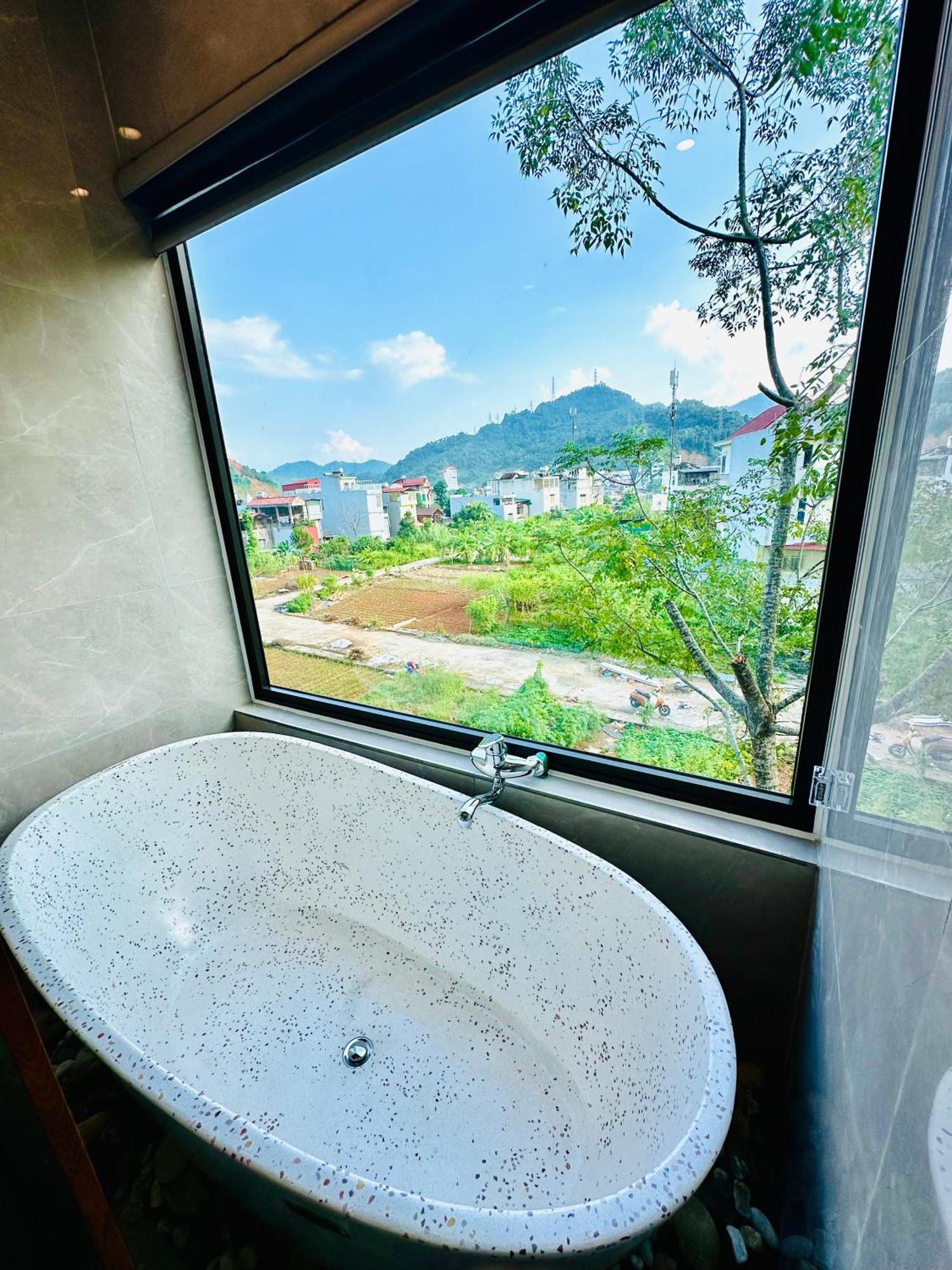 Odyssey Hostel, Tours & Motorbikes Rental Ha Giang Exterior photo